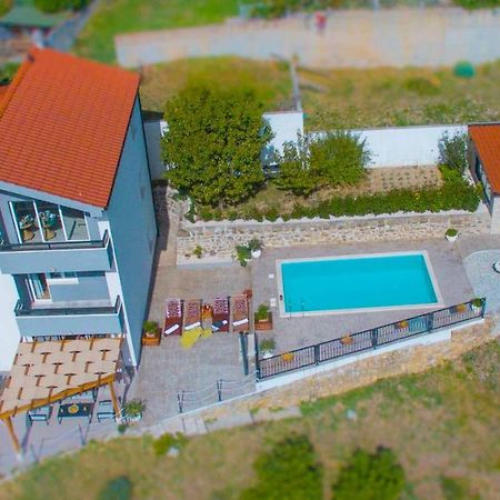Hill Apartment With Private Pool Kucine Екстер'єр фото