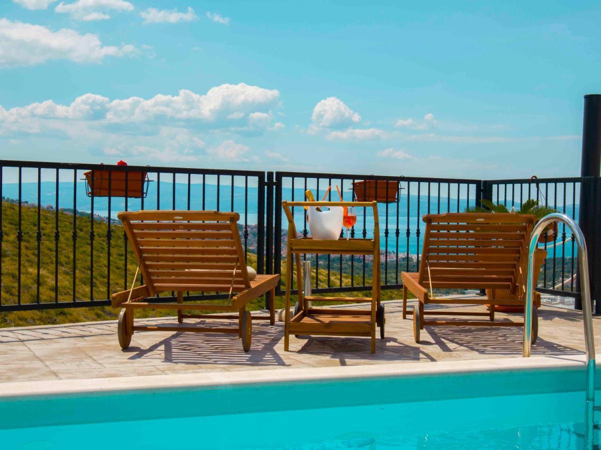 Hill Apartment With Private Pool Kucine Екстер'єр фото