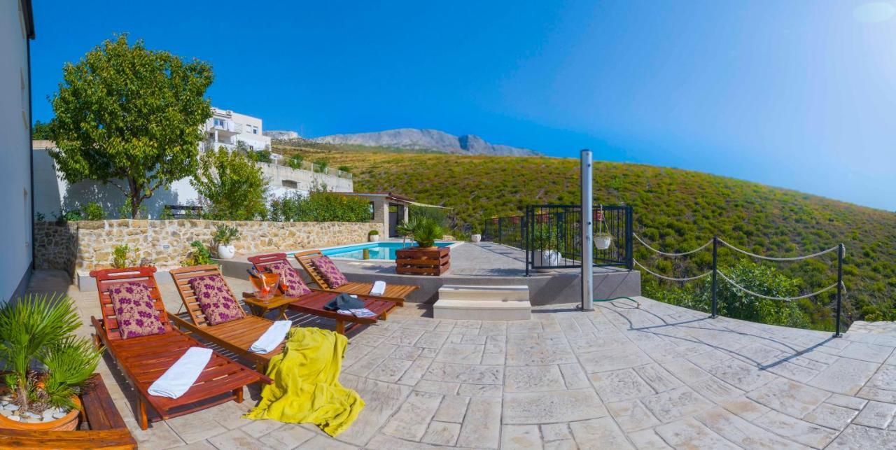 Hill Apartment With Private Pool Kucine Екстер'єр фото