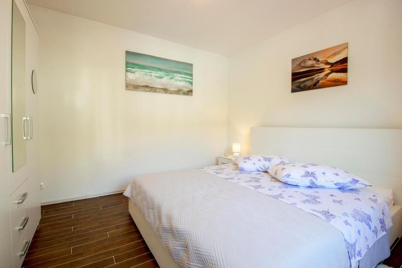 Hill Apartment With Private Pool Kucine Екстер'єр фото