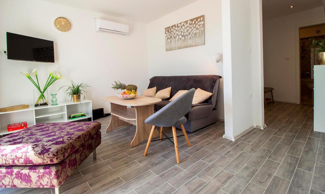 Hill Apartment With Private Pool Kucine Екстер'єр фото