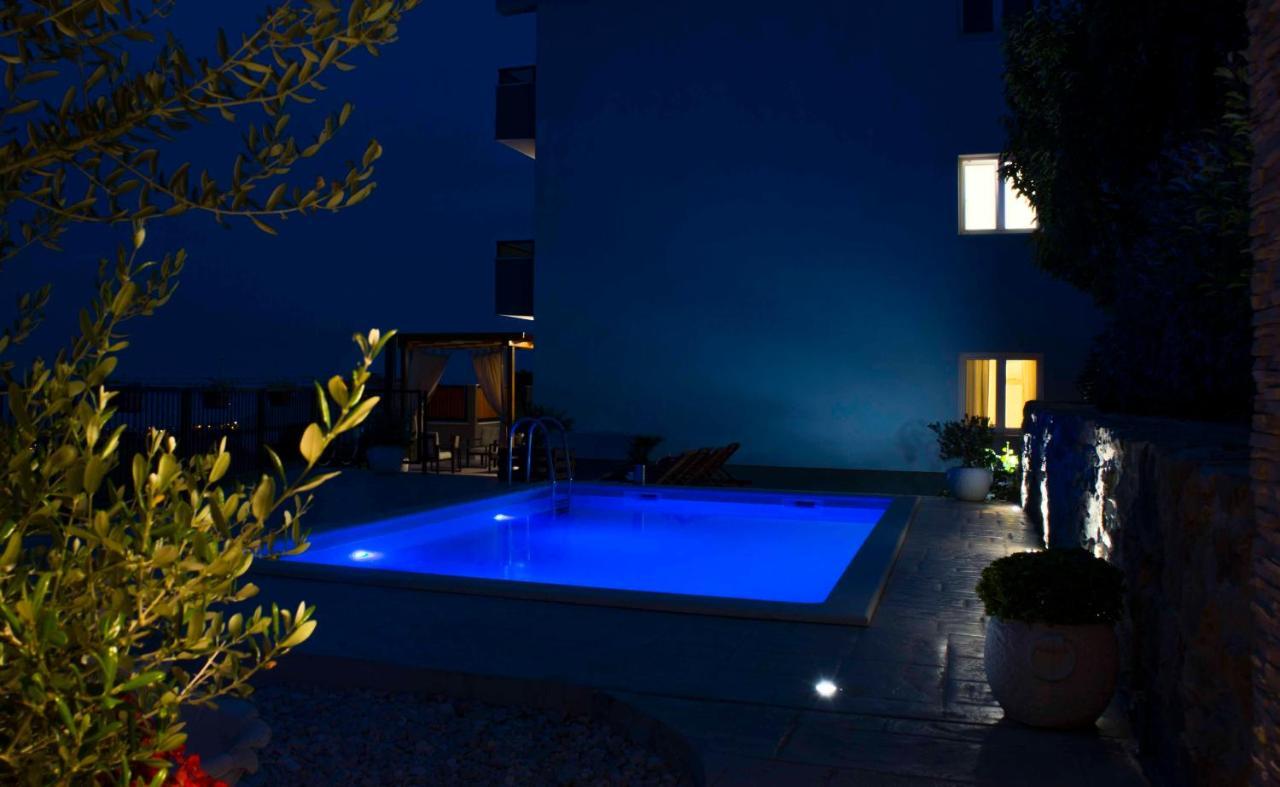 Hill Apartment With Private Pool Kucine Екстер'єр фото