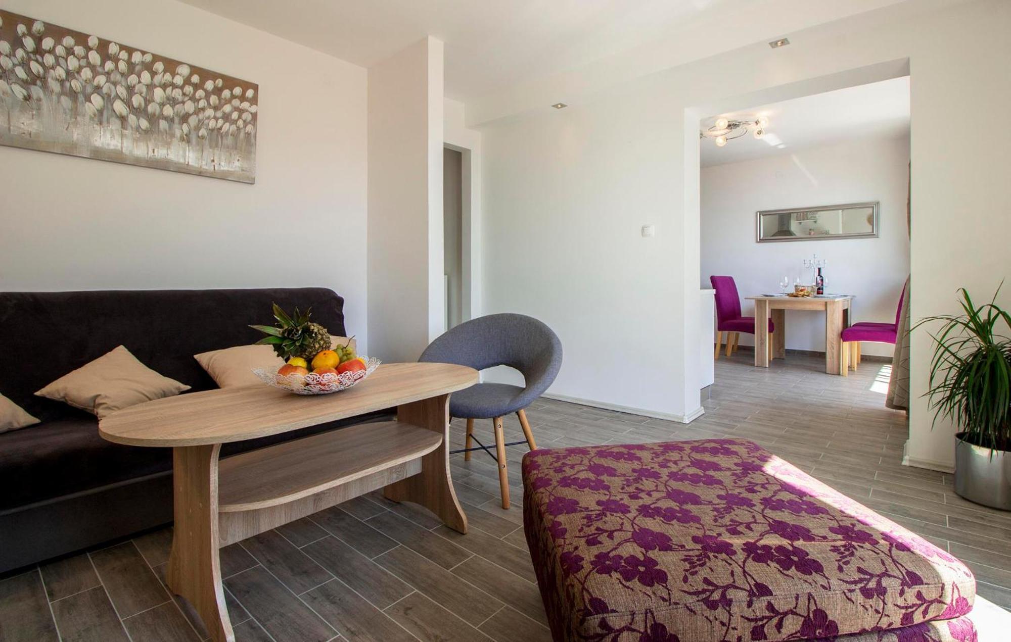 Hill Apartment With Private Pool Kucine Екстер'єр фото