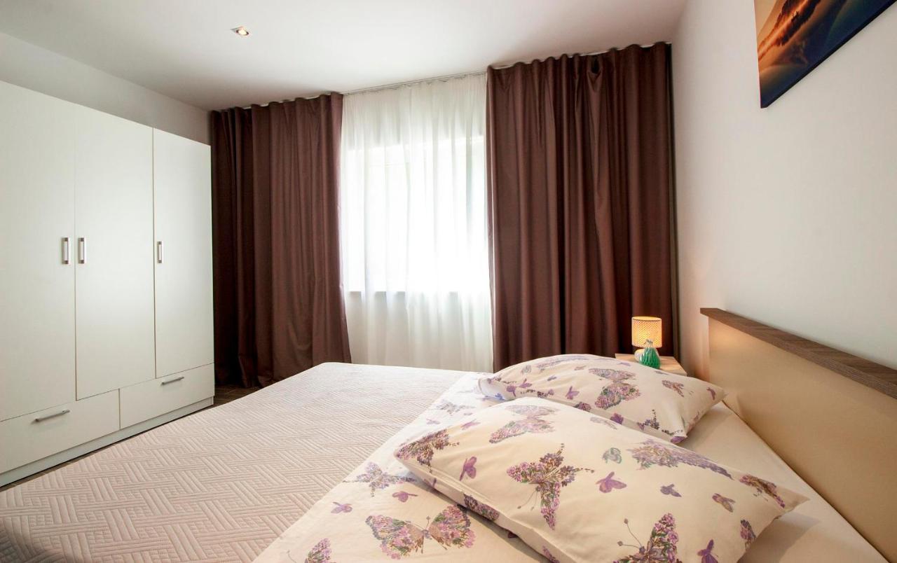 Hill Apartment With Private Pool Kucine Екстер'єр фото