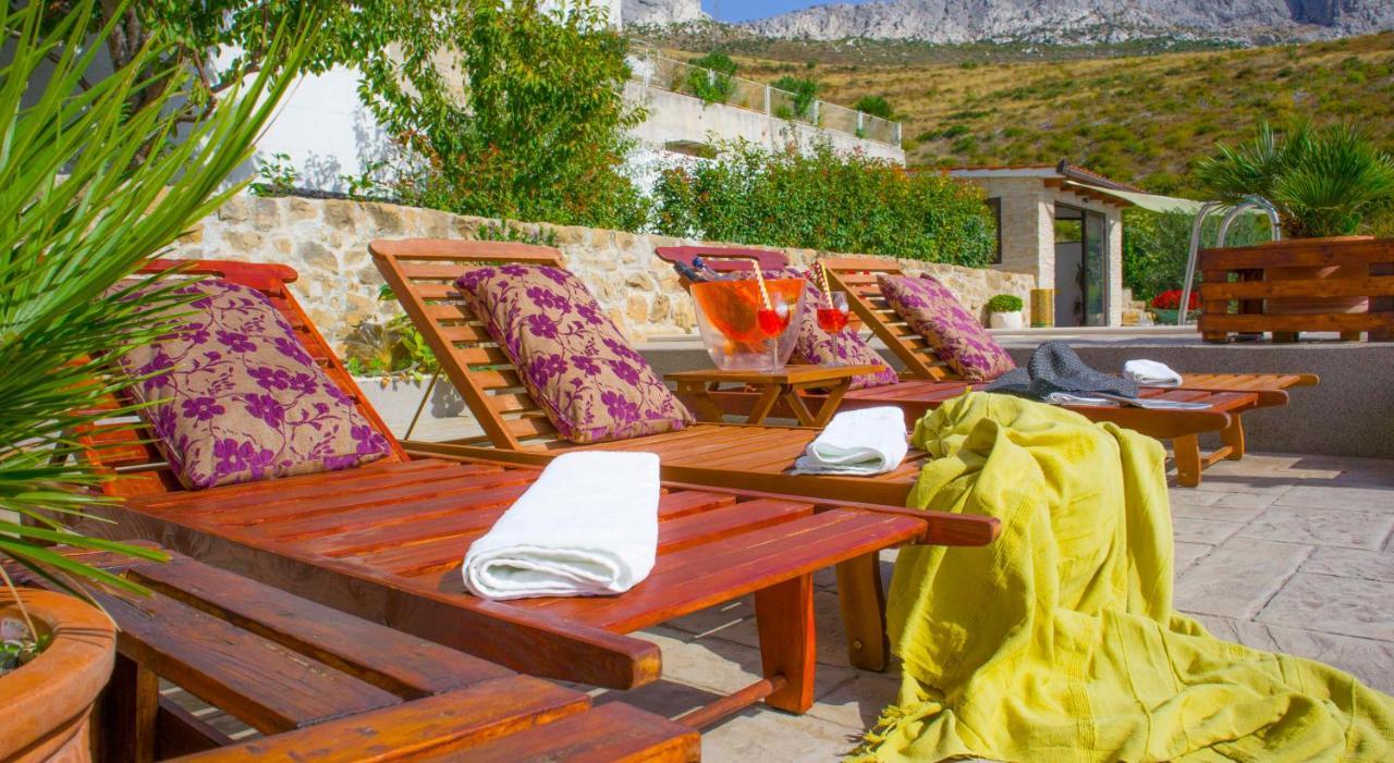 Hill Apartment With Private Pool Kucine Екстер'єр фото