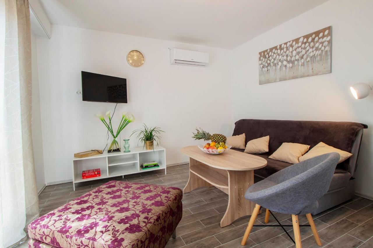 Hill Apartment With Private Pool Kucine Екстер'єр фото