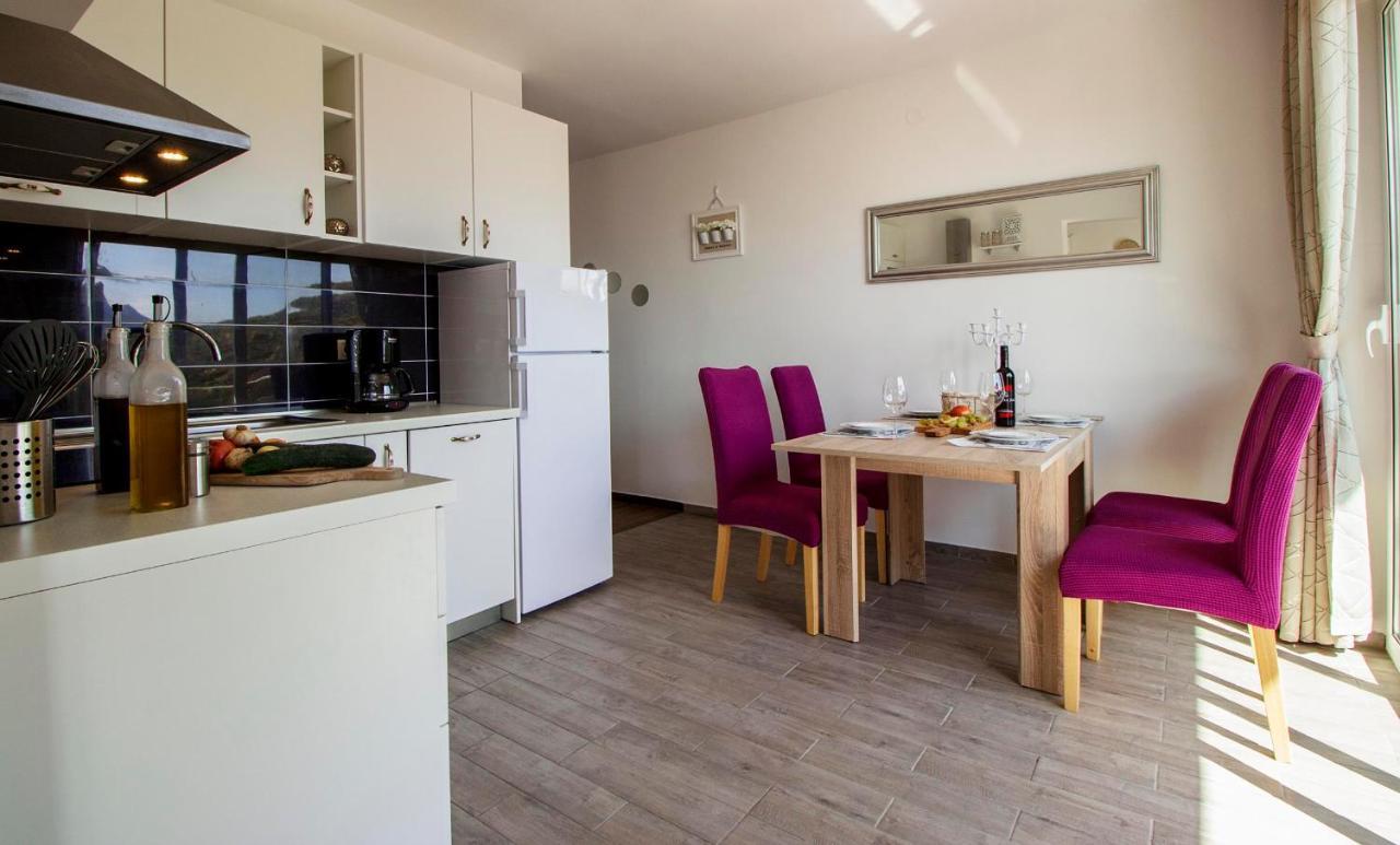 Hill Apartment With Private Pool Kucine Екстер'єр фото