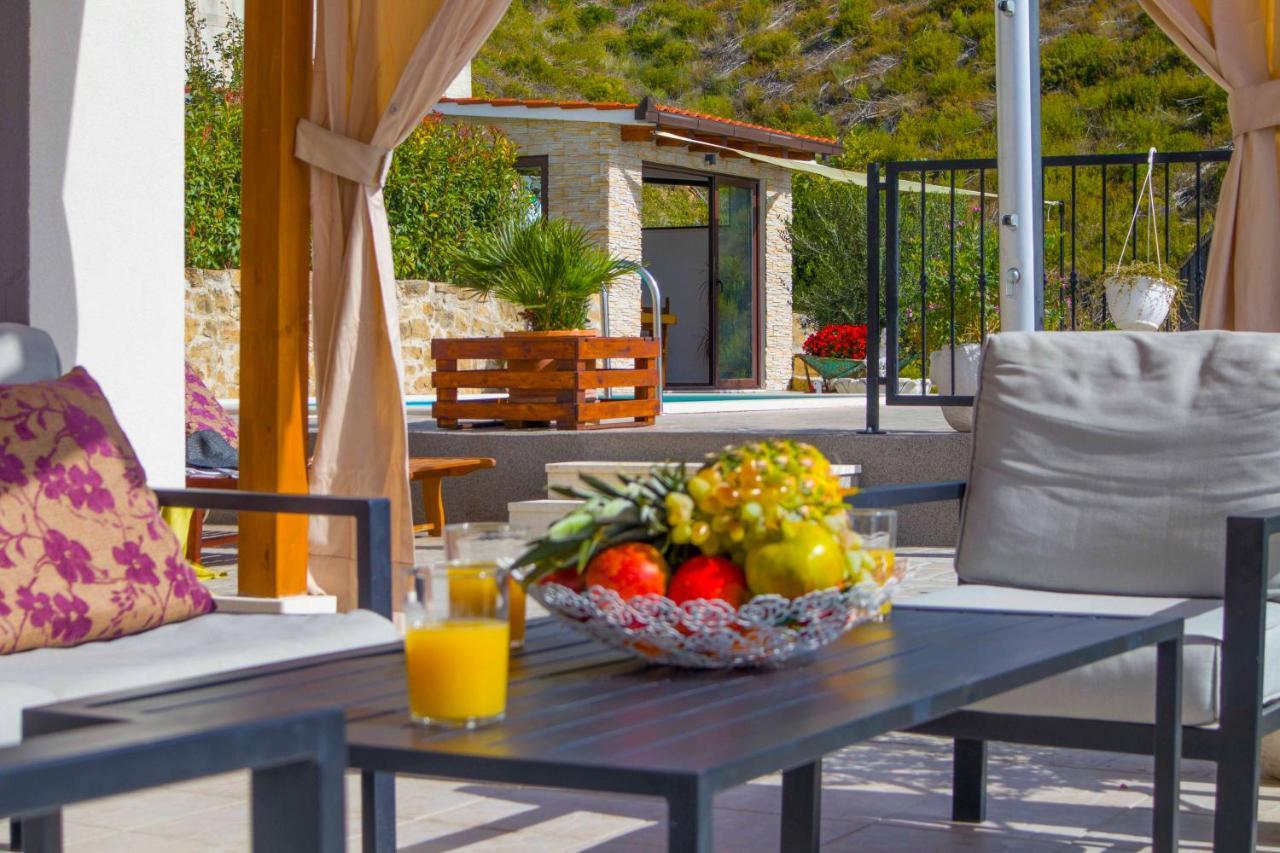 Hill Apartment With Private Pool Kucine Екстер'єр фото